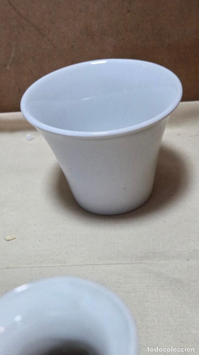 Antiguidades: vasos de ceramica blanca