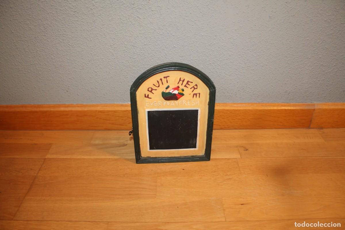 Antig&uuml;edades: Caja (Cuadro de pared) cerrada para llaves - 19,5 X 27 Cent&iacute;metros