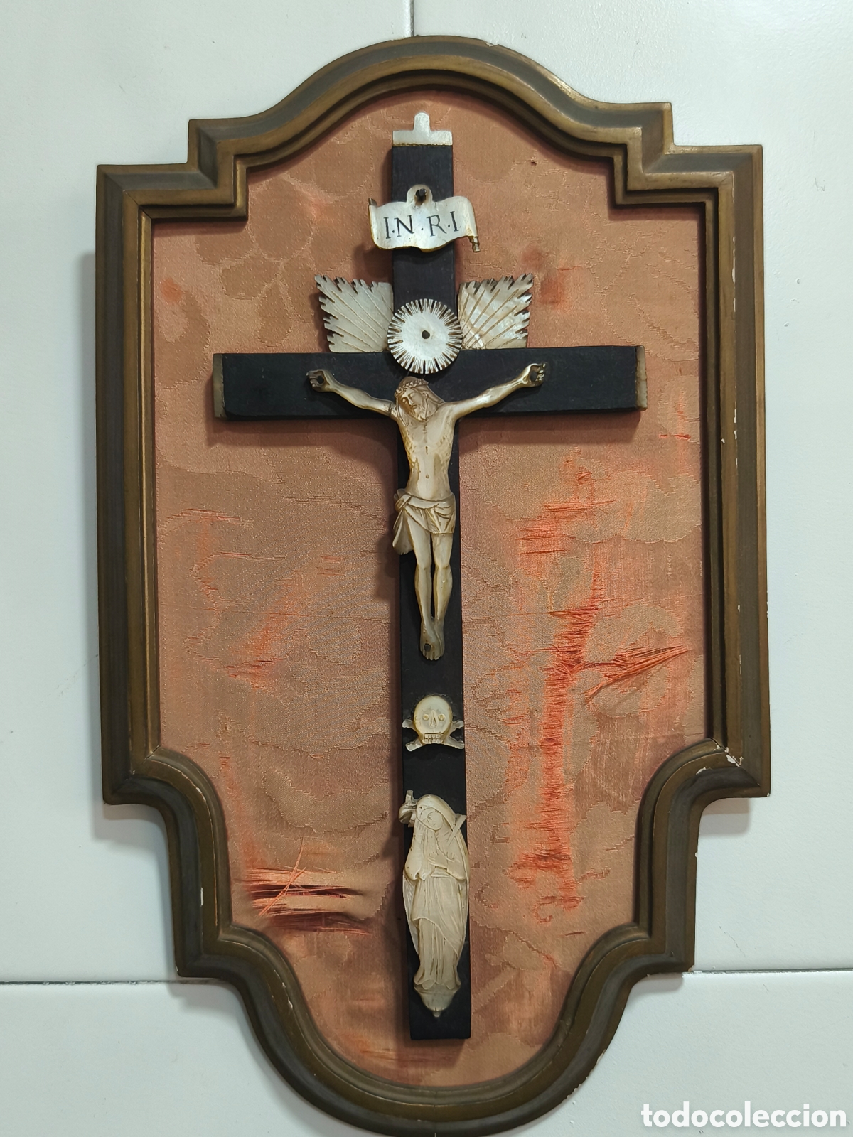 Antig&uuml;edades: Antiguo crucifijo nacar y madera