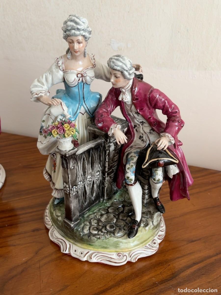 Antiquit&auml;ten: Figura de Porcelana Pareja en el Jard&iacute;n