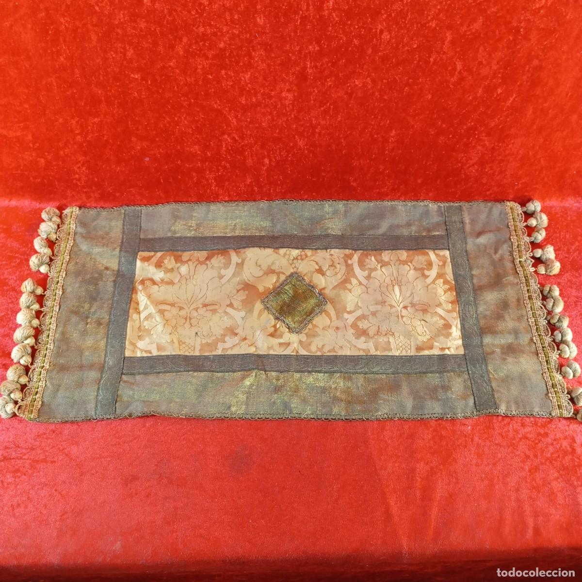 Antiguidades: TAPETE DE SOBREMESA VINTAGE - CL&Aacute;SICO - SIGLO XX - CONFECCIONADO CON TELA DE BROCADO - 37 CM X 78 CM
