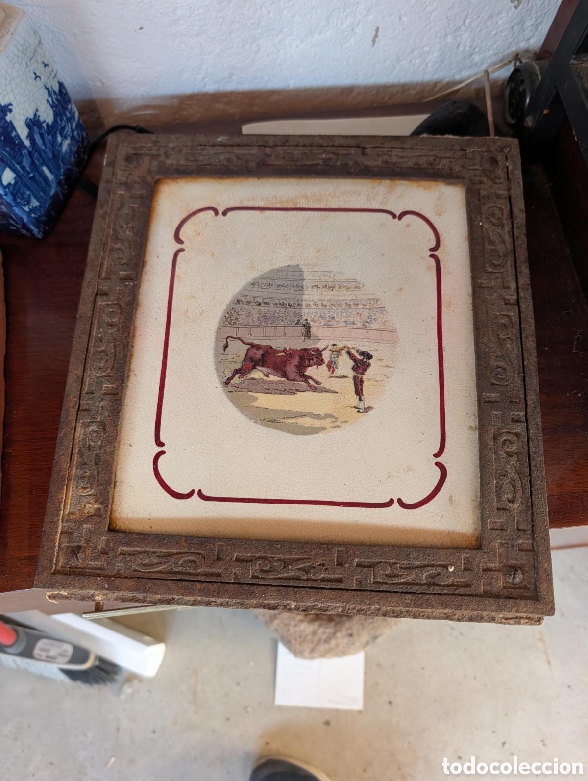 Antig&uuml;edades: Antiguo azulejo ceramica tauromaquia El Tercio de Banderillas con marco hierro fundido forja