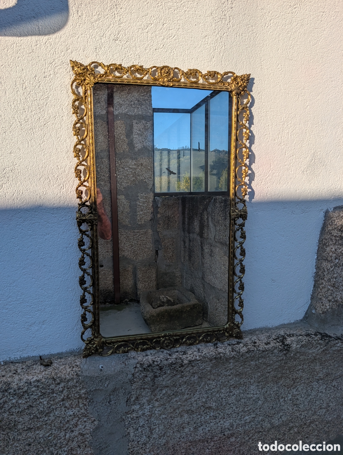Antiguidades: Antiguo gran espejo de pared estilo Luis XV marco calado tallado y dorado cornucopia