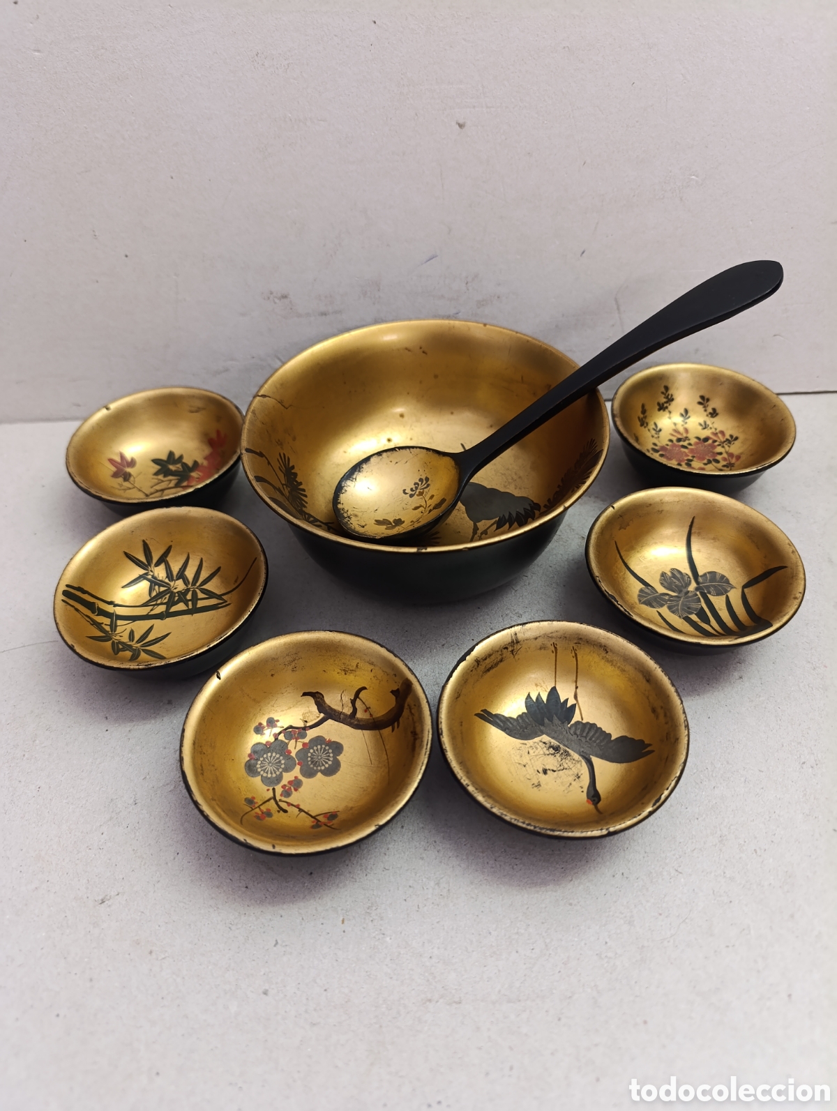 Antig&uuml;edades: ANTIGUO JUEGO DE CUENCOS JAPONESES DE LACA EN NEGRO Y DORADO. CON CUCHARA.