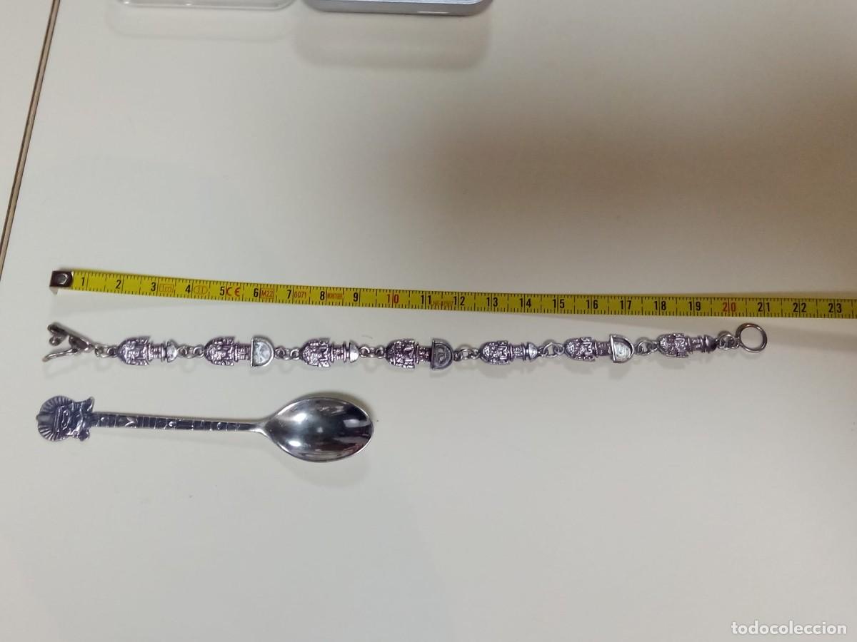 Antig&uuml;edades: cuchara y pulsera de plata con simbolos de mexico