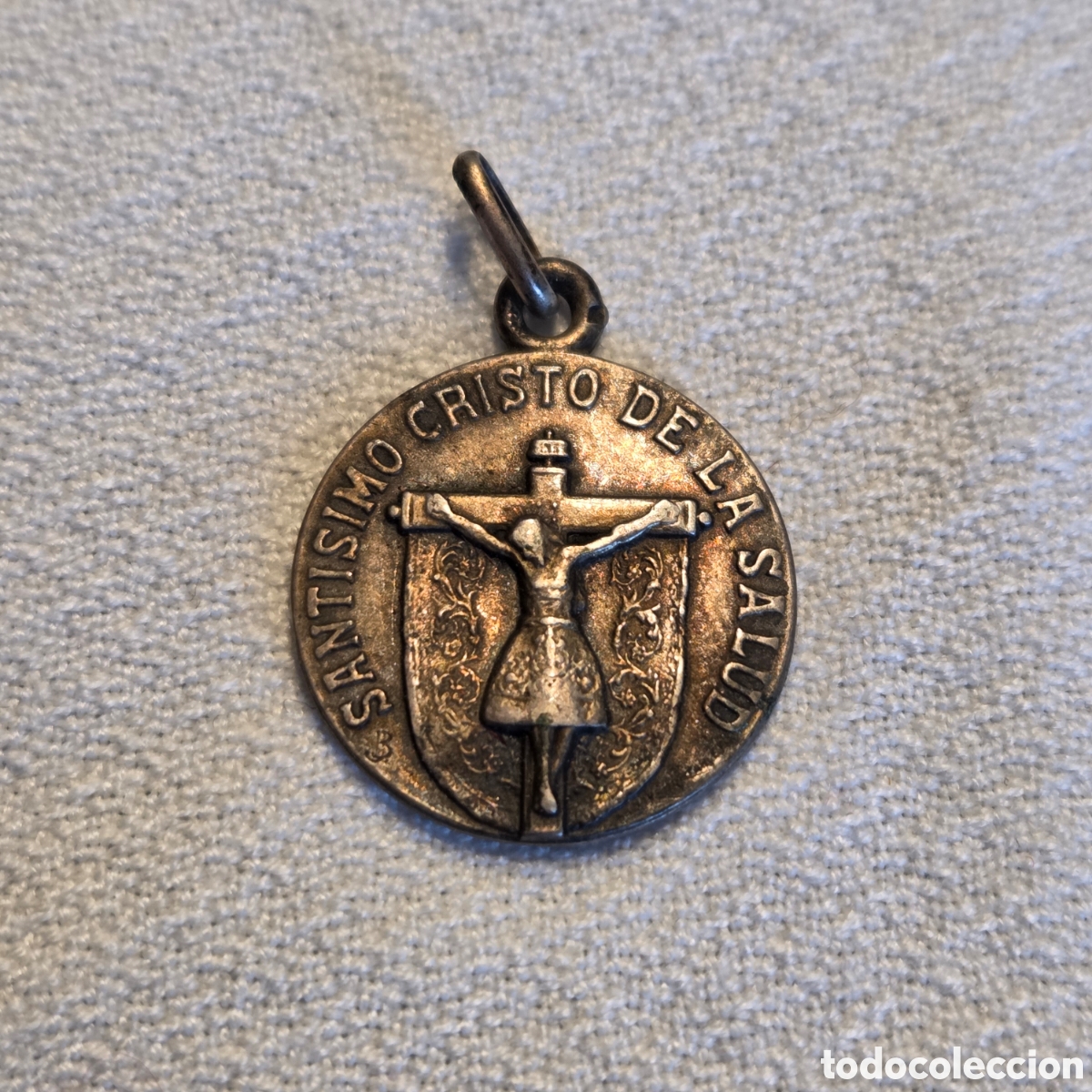 Antig&uuml;edades: Antigua medalla de plata - Sant&iacute;simo Cristo de la Salud y la Iglesia Mayor de Santa Fe (Granada)