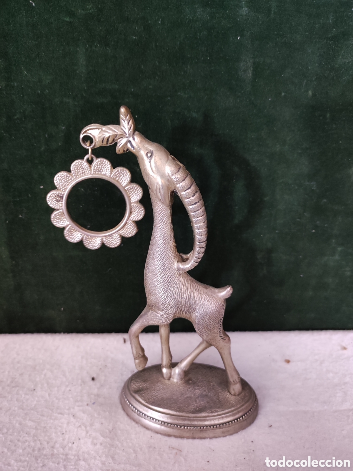 Antiguidades: Figura de ant&iacute;lope con portarretratos