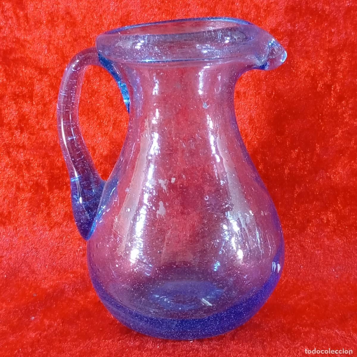 Antiguidades: JARRA VINTAGE DE VIDRIO - CRISTAL SOPLADO AZUL - DISE&Ntilde;O ARTESANAL - SIGLO XX - 13 CM DE ALTO