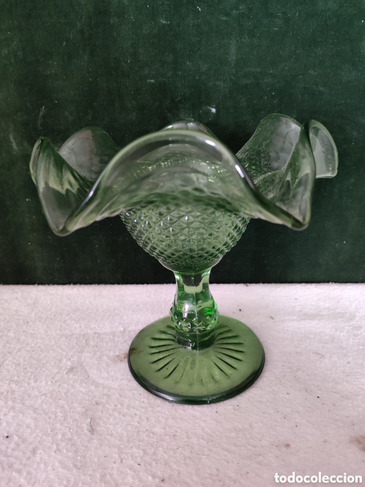 Antig&uuml;edades: Frutero de cristal verdoso
