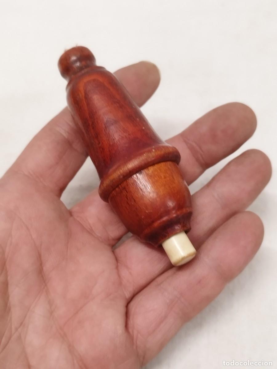 Antig&uuml;edades: Antiguo interruptor de luz, lampara. De pera de madera. - Foto 1