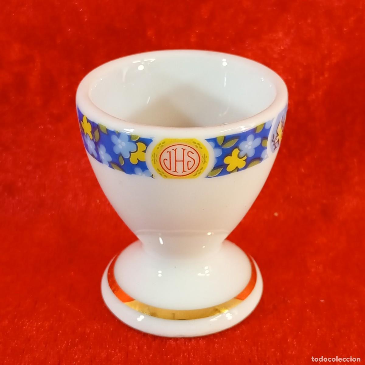 Antig&uuml;edades: HUEVERA VINTAGE - PORC&Eacute;LANA BLANCA CON MONOGRAMA RELIGIOSO JHS - SIGLO XX - 6 CM ALTO - 06