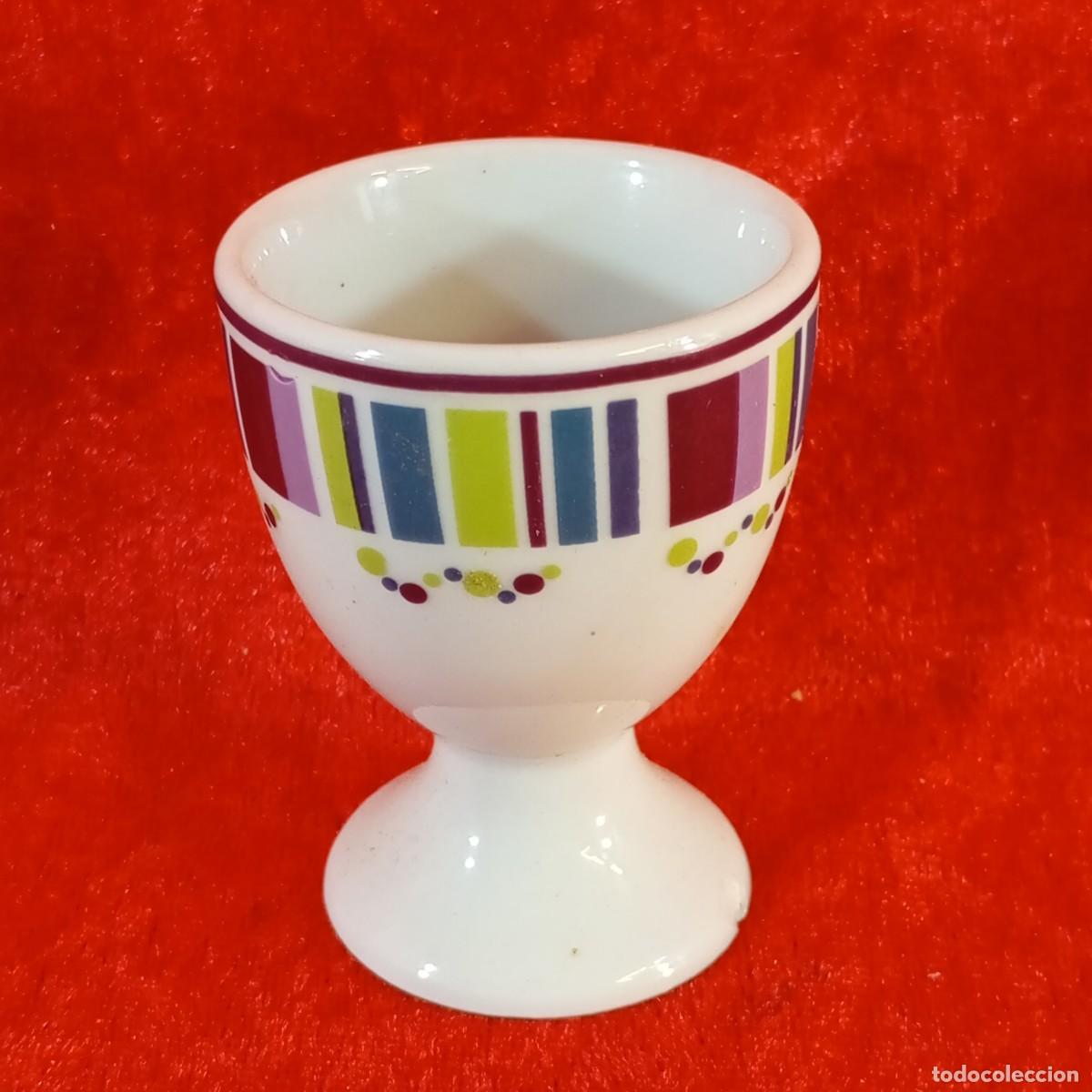 Antig&uuml;edades: HUEVERA VINTAGE - PORC&Eacute;LANA BLANCA DECORADA CON FRANJAS DE COLORES - SIGLO XX - 6 CM ALTO - 07