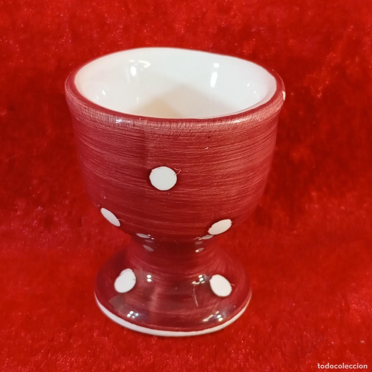 Antig&uuml;edades: HUEVERA VINTAGE - PORC&Eacute;LANA BLANCA PINTADA A ARTESANALMENTE - SIGLO XX - 6,2 CM ALTO - 12