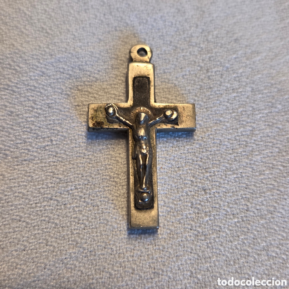 Antig&uuml;edades: Antiguo Crucifijo Pectoral Franc&eacute;s 31mm &ndash; Metal y Madera de &Eacute;bano (c. 1920-1950)