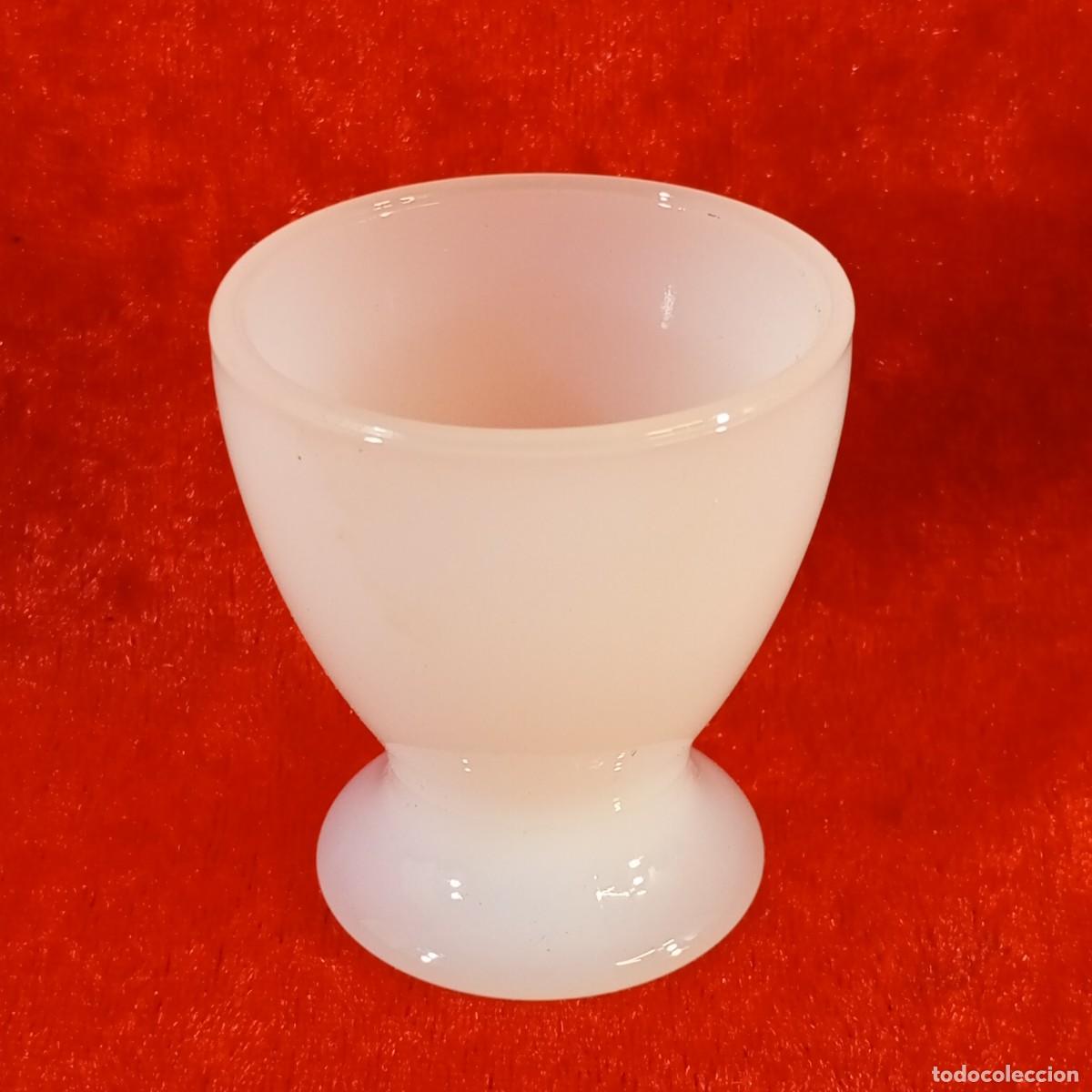 Antig&uuml;edades: HUEVERA VINTAGE - CL&Aacute;SICA EN VIDRIO OPALINO - SIGLO XX - 5,5 CM ALTO - 13