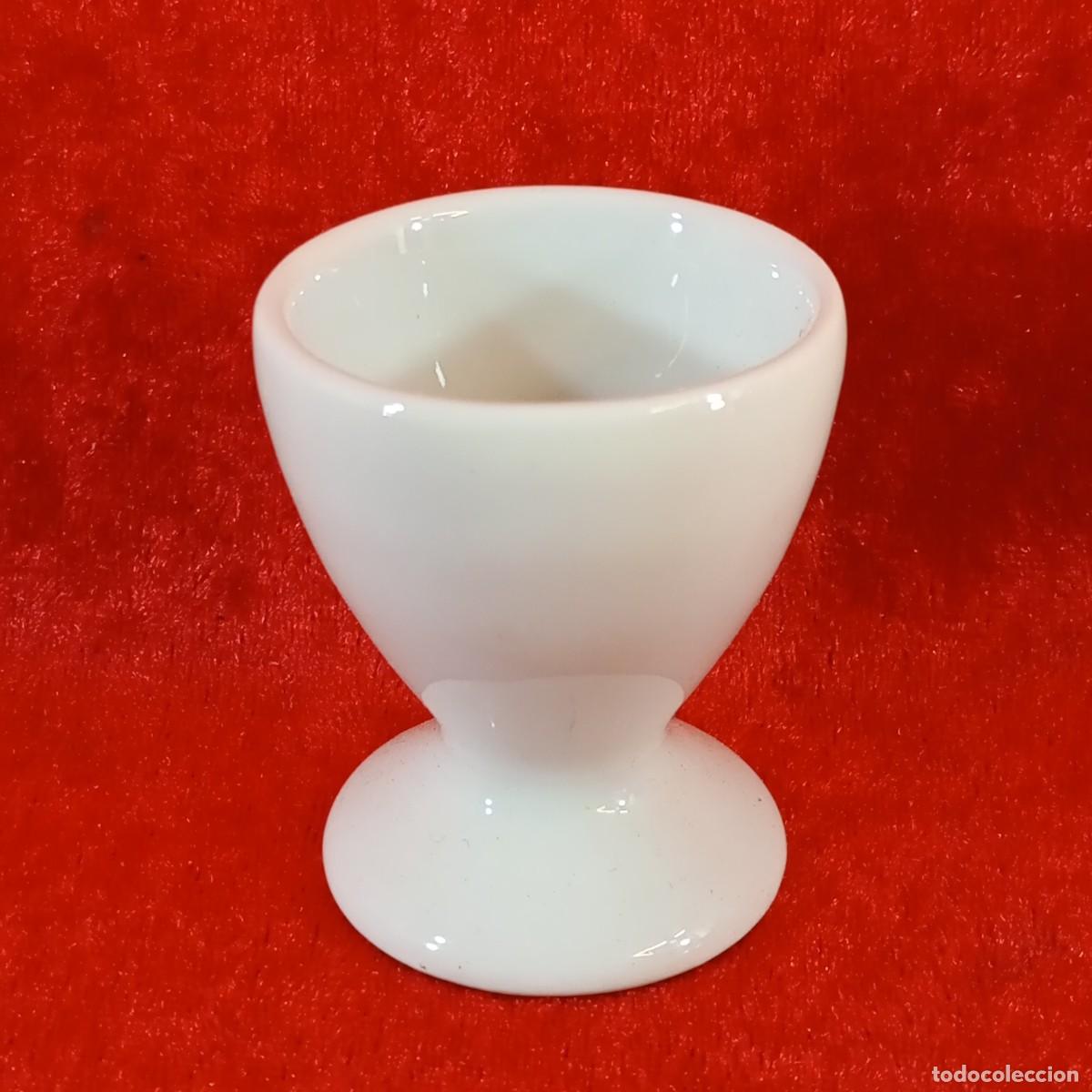 Antig&uuml;edades: HUEVERA VINTAGE - CL&Aacute;SICA EN PORC&Eacute;LANA BLANCA - SIGLO XX - 5,5 CM ALTO - 14