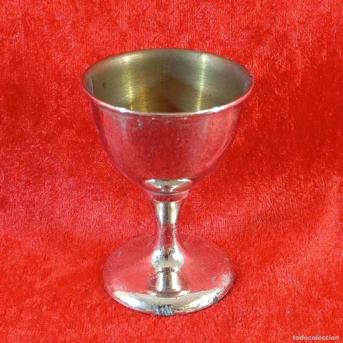 Antig&uuml;edades: ANTIGUA HUEVERA DE METAL CROMADO - SIGLO XX - PIE DE C&Aacute;LIZ - 6 CM DE ALTO - 16