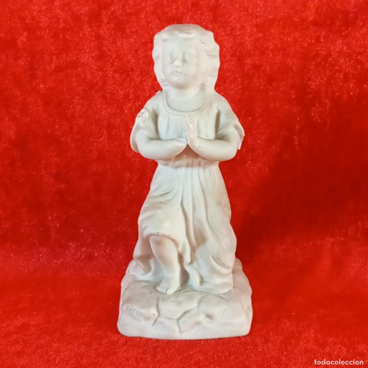 Antig&uuml;edades: ANTIGUA FIGURITA DE PORCELANA BLANCA - SIN ESMALTAR - &Aacute;NGEL ORANDO - 11,5 CM DE ALTO - 19