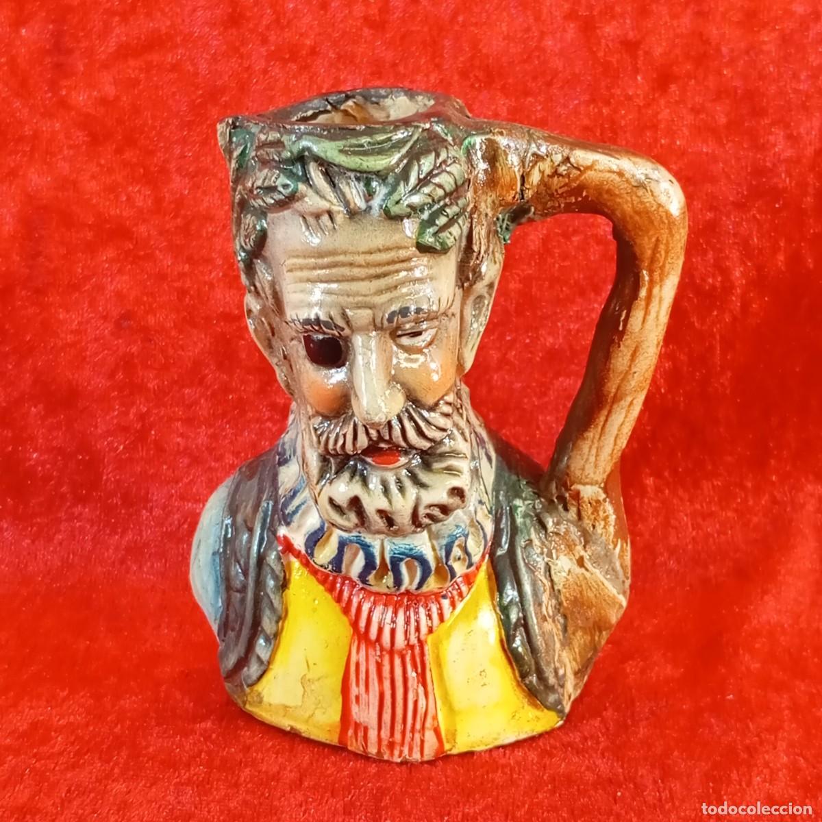 Antig&uuml;edades: JARRA VINTAGE DECORATIVA - ESTILO TOBY - PERSONAJE - PINTADA A MANO - SIGLO XX - 9,5 CM ALTO - 20