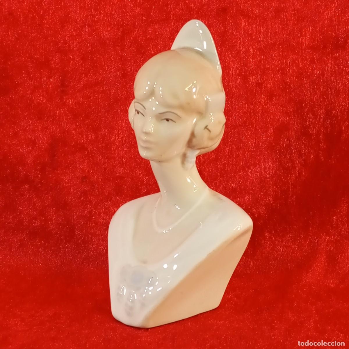 Antig&uuml;edades: FIGURA DE CER&Aacute;MICA - ESTILO VALENCIANO - BUSTO DE MUJER FALLERA - SIGLO XX - 12,5 CM DE ALTO - 23