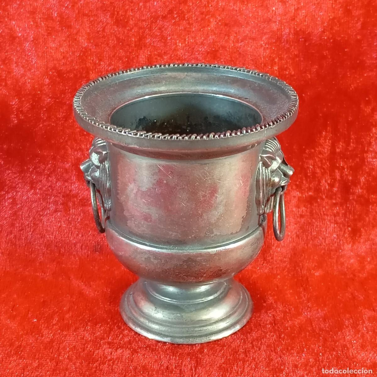 Antig&uuml;edades: ENFRIADOR DE VINO MINIATURA VINTAGE - DECORATIVO - METAL COLOR PLATA - SIGLO XX - 6,5 CM ALTO - 31