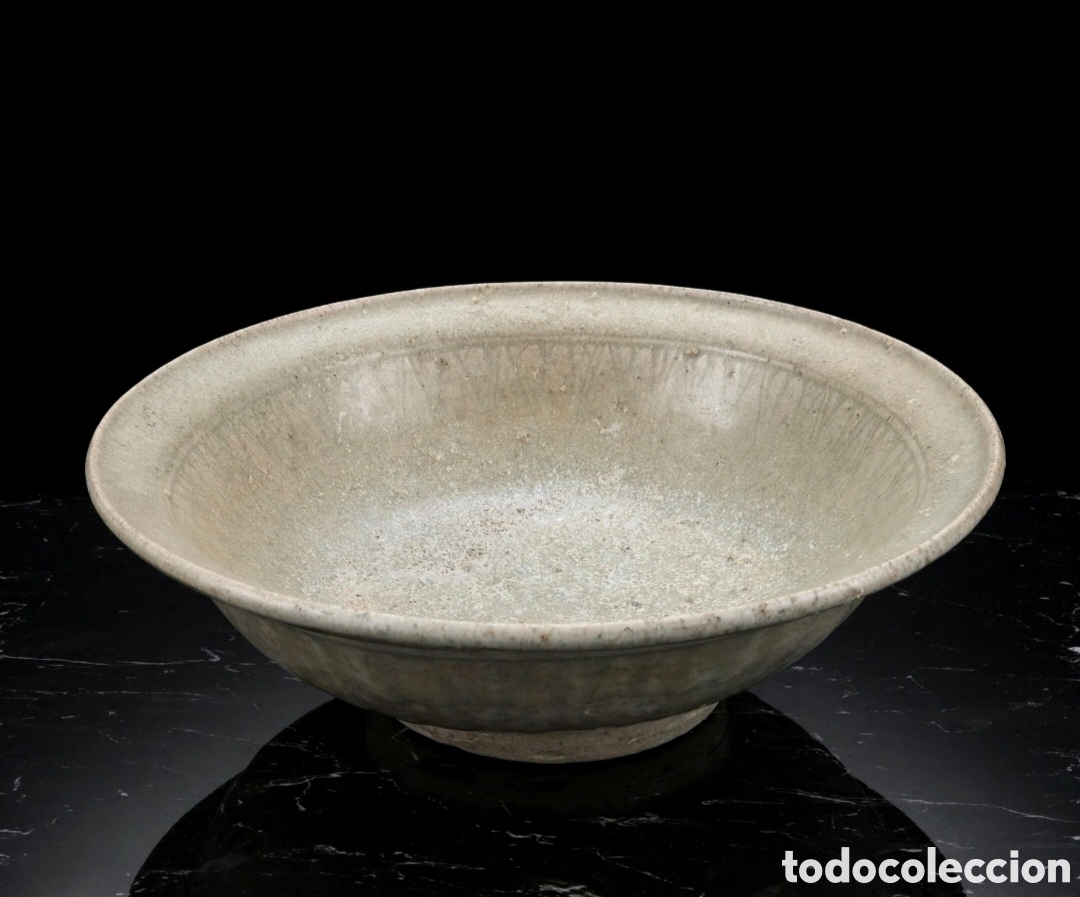Antig&uuml;edades: Cuenco celad&oacute;n del sudeste asi&aacute;tico, tipo Sawankhalok - hornos de Si Satchanalai-Tailandia, siglo XV