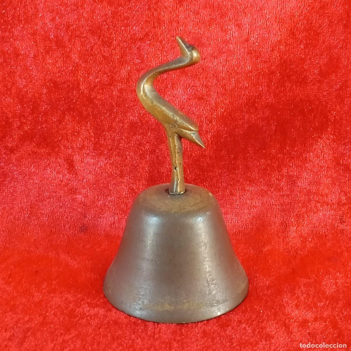 Antig&uuml;edades: ANTIGUA CAMPANA DE MANO - VINTAGE FABRICADA EN LAT&Oacute;N - SIGLO XX - 8,5 CM DE ALTO - 36