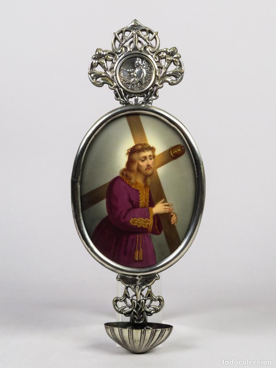Antiques: Benditera devocional metal con placa porcelana Cristo con la cruz siglo 1900