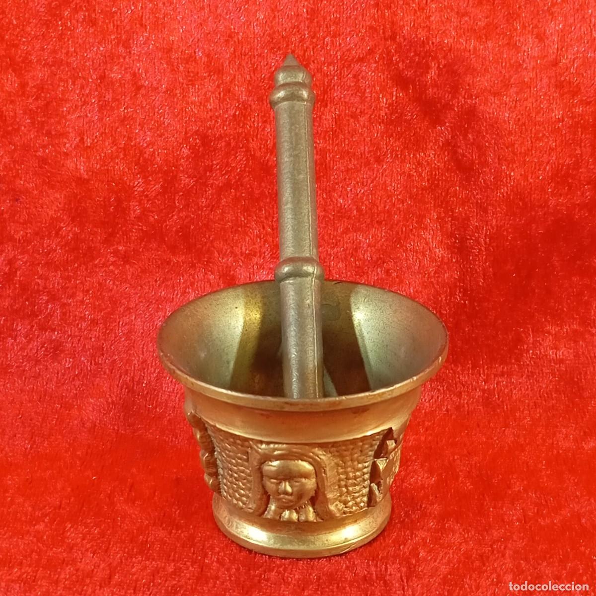 Antiques: ANTIGUO MINIMORTERO DE LAT&Oacute;N MACIZO CON SU RESPECTIVO PIL&Oacute;N - SIGLO XX - 3,7 CM DE ALTO - 44