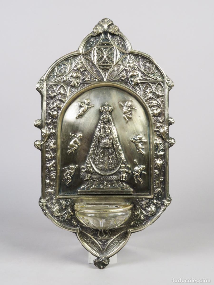 Antig&uuml;edades: Benditera devocional metal con pocillo vidrio Nuestra se&ntilde;ora de Bego&ntilde;a 1900