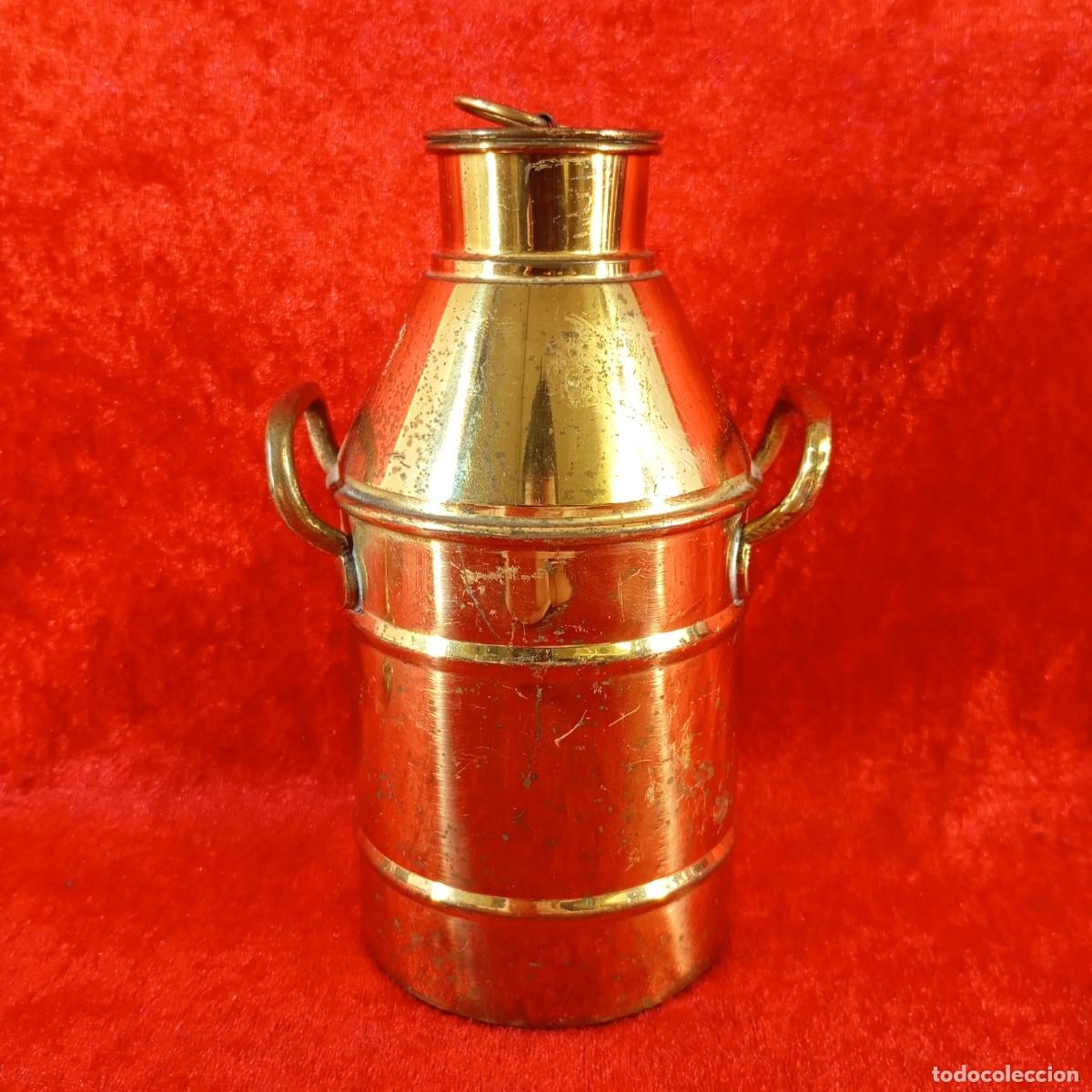 Antig&uuml;edades: ANTIGUA LECHERA DE METAL DORADO - DISE&Ntilde;O CIL&Iacute;NDRICO TRADICIONAL - SIGLO XX - 15 CM DE ALTO - 50
