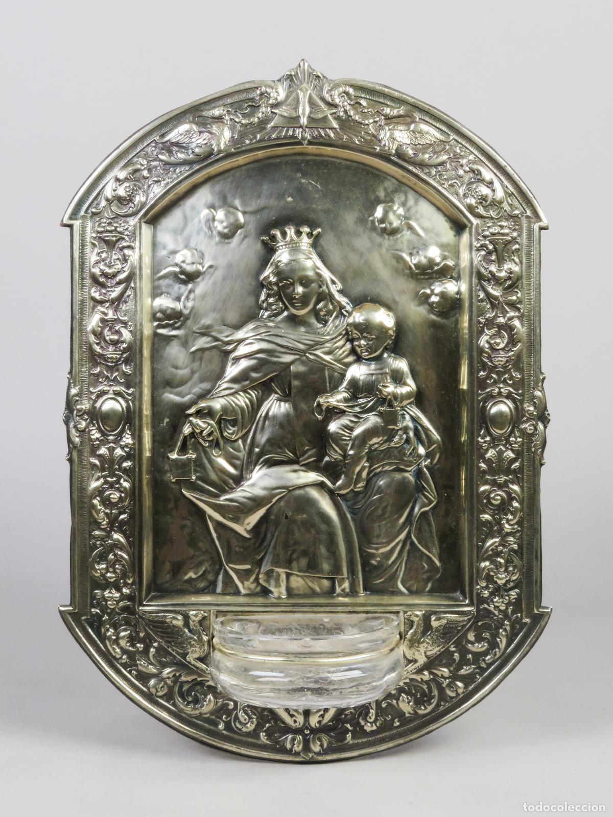 Antiques: Benditera devocional metal con pocillo vidrio Virgen del Carmen con ni&ntilde;o 1900