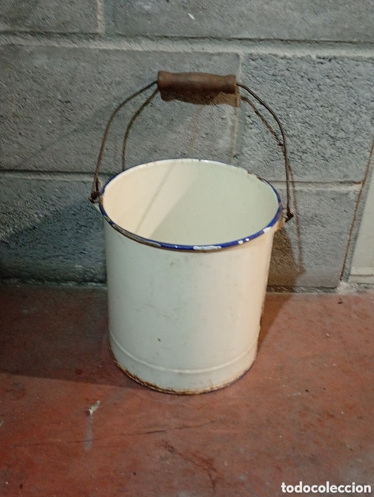 Antig&uuml;edades: Antiguo caldero para leche esmaltado