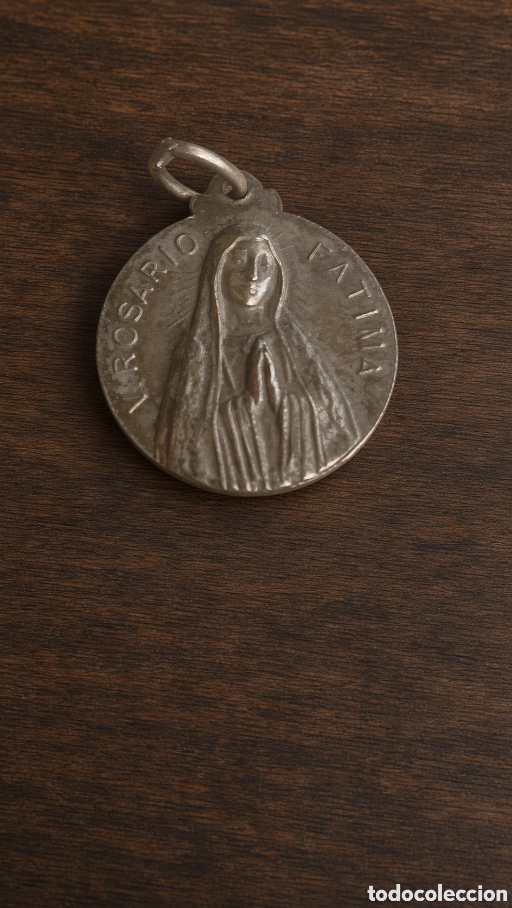 Antig&uuml;edades: Medalla religiosa antigua de la Virgen de F&aacute;tima y perfil masculino