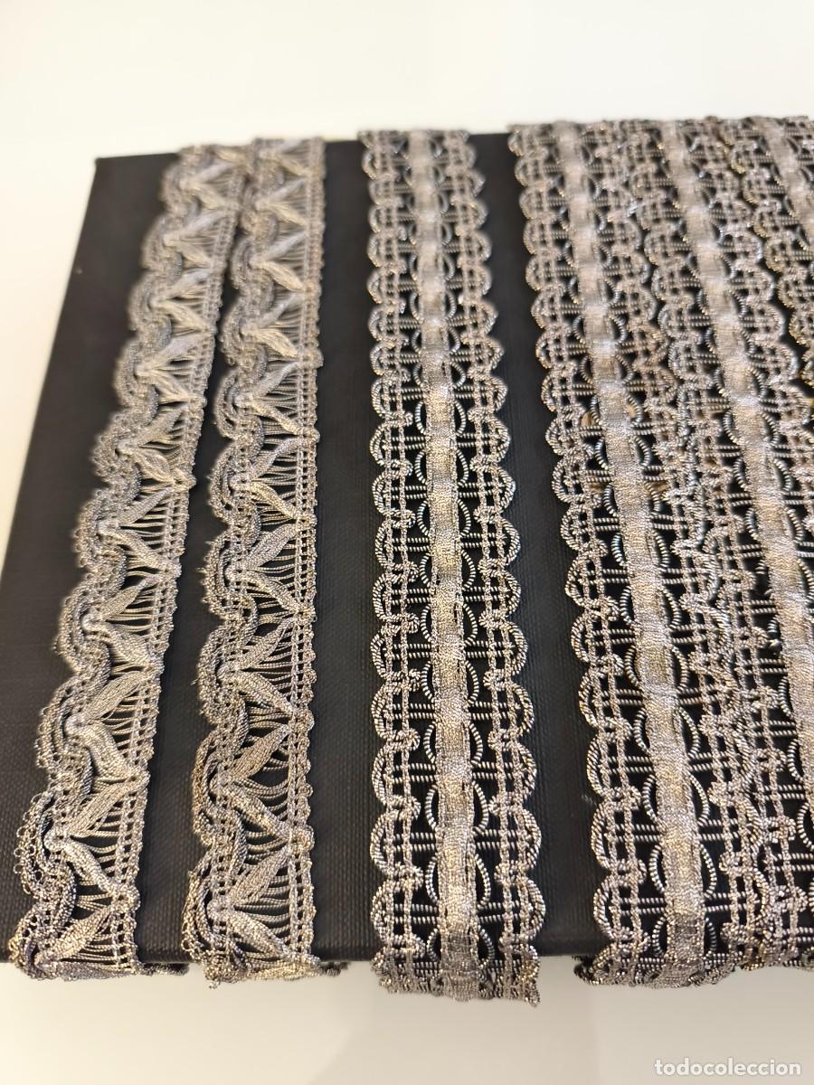 Antig&uuml;edades: DOS GALONES PASAMANER&Iacute;A METALICOS COLOR PLATA MEDIDADOS S.XX