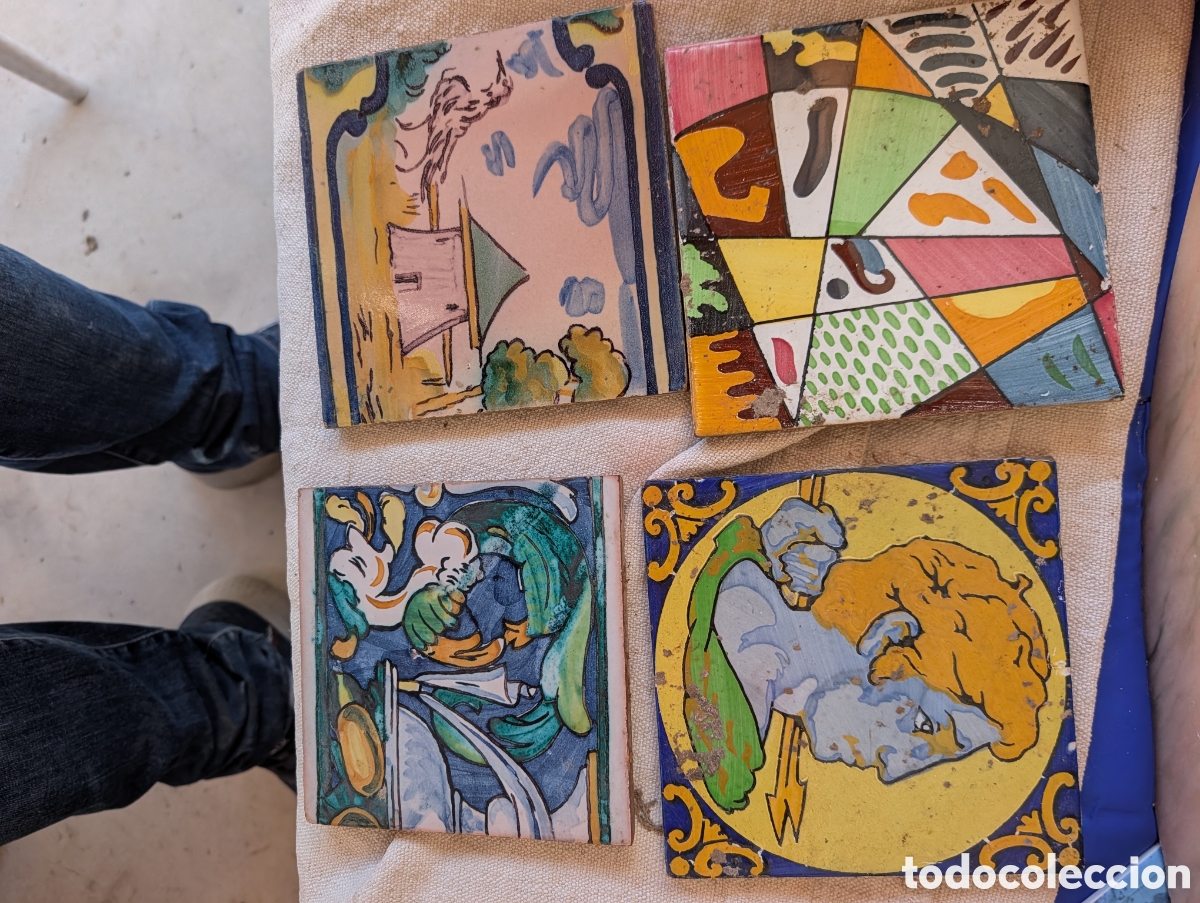Antig&uuml;edades: Lote de 4 azulejos antiguos de cer&aacute;mica artesanal 14x14 cm - Dise&ntilde;os variados vintage