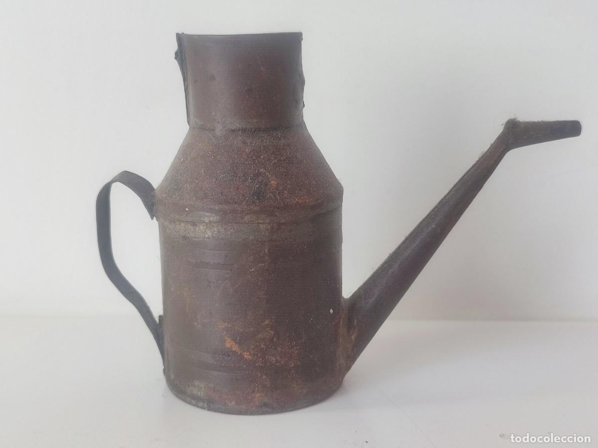Antig&uuml;edades: Aceitera hojalata con asa - Foto 2