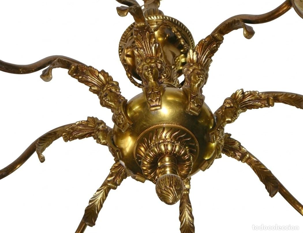 Antiquit&eacute;s: L&aacute;mpara de techo de ocho luces &middot; Bronce dorado &middot; Con cari&aacute;tides &middot; ca. 1900&ndash;1930