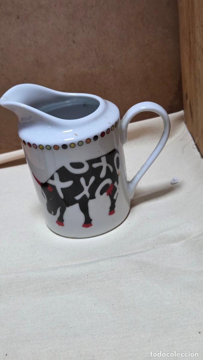 Antig&uuml;edades: jarra de porcelana vintage