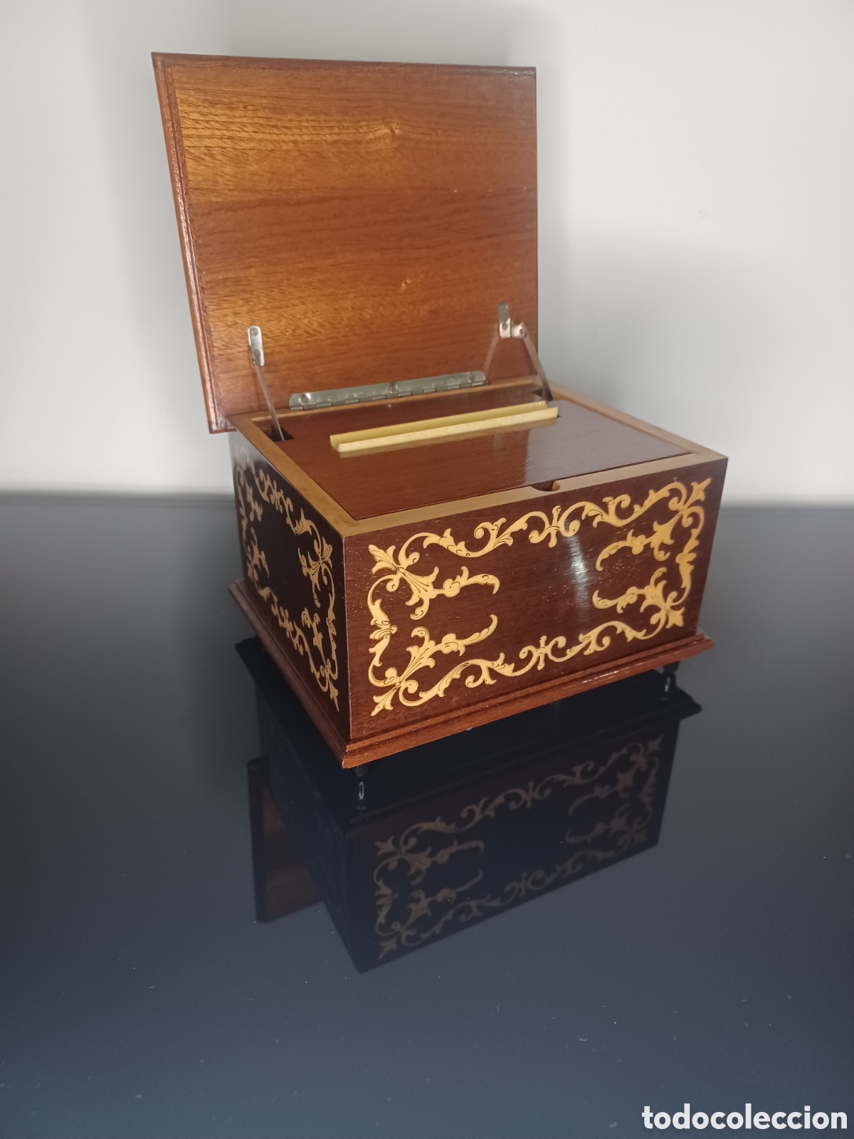 Antig&uuml;edades: Caja Musical Dispensador Cigarrillos Original Deichert Ballerina&reg;. Movimiento Thorens Suiza