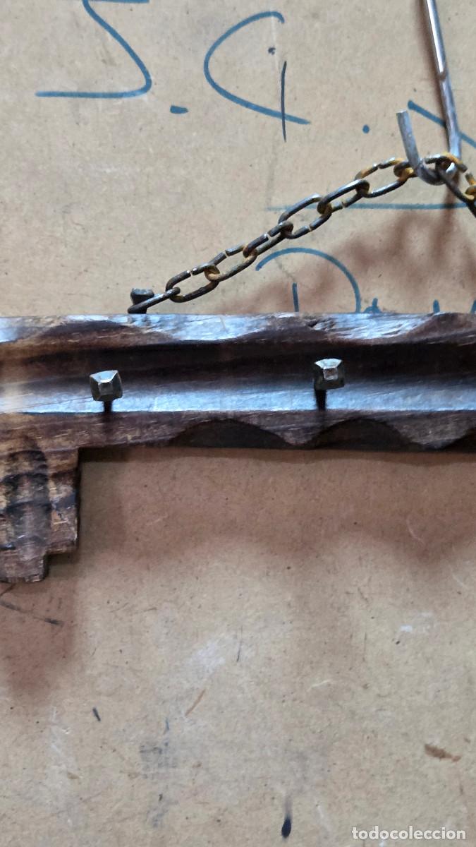 Antig&uuml;edades: colgador de llaves de madera - Foto 3