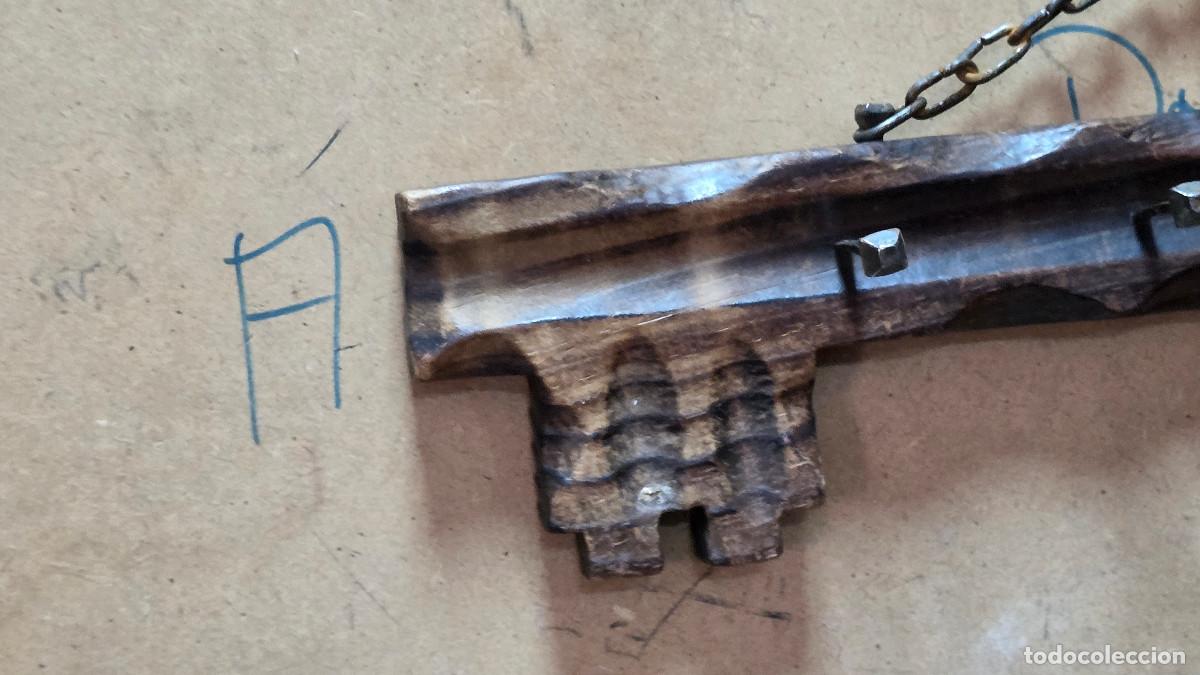 Antig&uuml;edades: colgador de llaves de madera - Foto 4