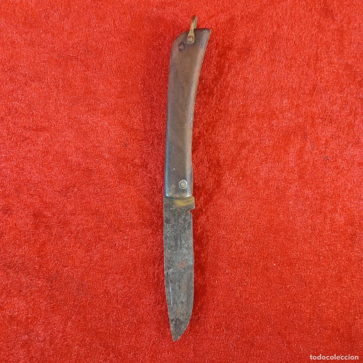 Antig&uuml;edades: NAVAJA DE BOLSILLO - MANGO EN MADERA TALLADA - TRADICIONAL ESPA&Ntilde;OLA - SIGLO XX - 17 CM DE LARGO - 58