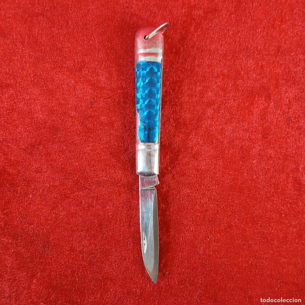 Antig&uuml;edades: MININAVAJA DE BOLSILLO - HOJA DE ACERO Y MANGO AZUL TEXTURIZADO - SIGLO XX - 14 CM DE LARGO - 62