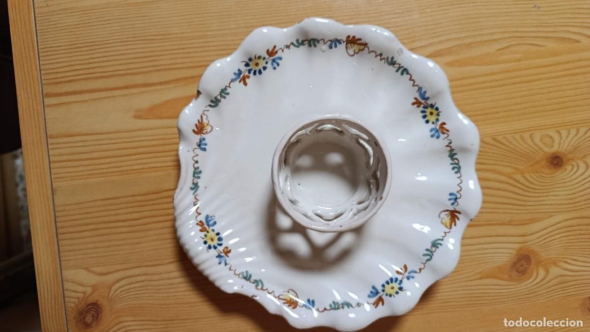 Antig&uuml;edades: Mancerina antigua de cer&aacute;mica esmaltada decoraci&oacute;n floral calada