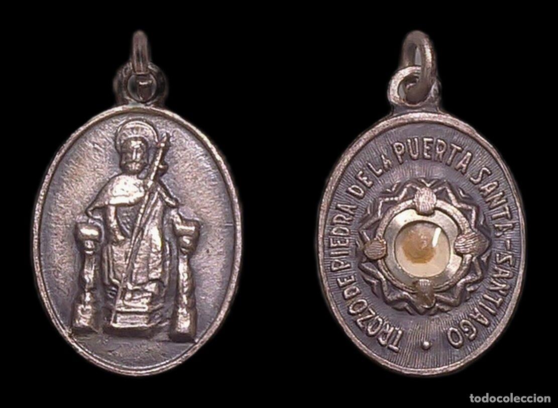 Antiquit&auml;ten: MEDALLA RELIGIOSA SANTIAGO RELIQUIA DE LA PUERTA DE LA CATEDRAL