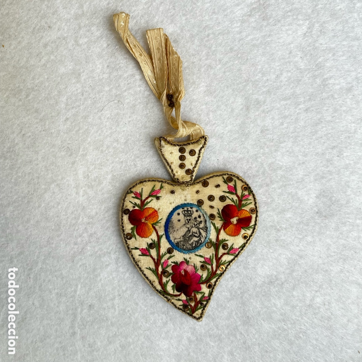 Antig&uuml;edades: RELIGIOSO - ESCAPULARIO BORDADO VIRGEN DEL CARMEN / CORAZ&Oacute;N DE JES&Uacute;S / DETENTE