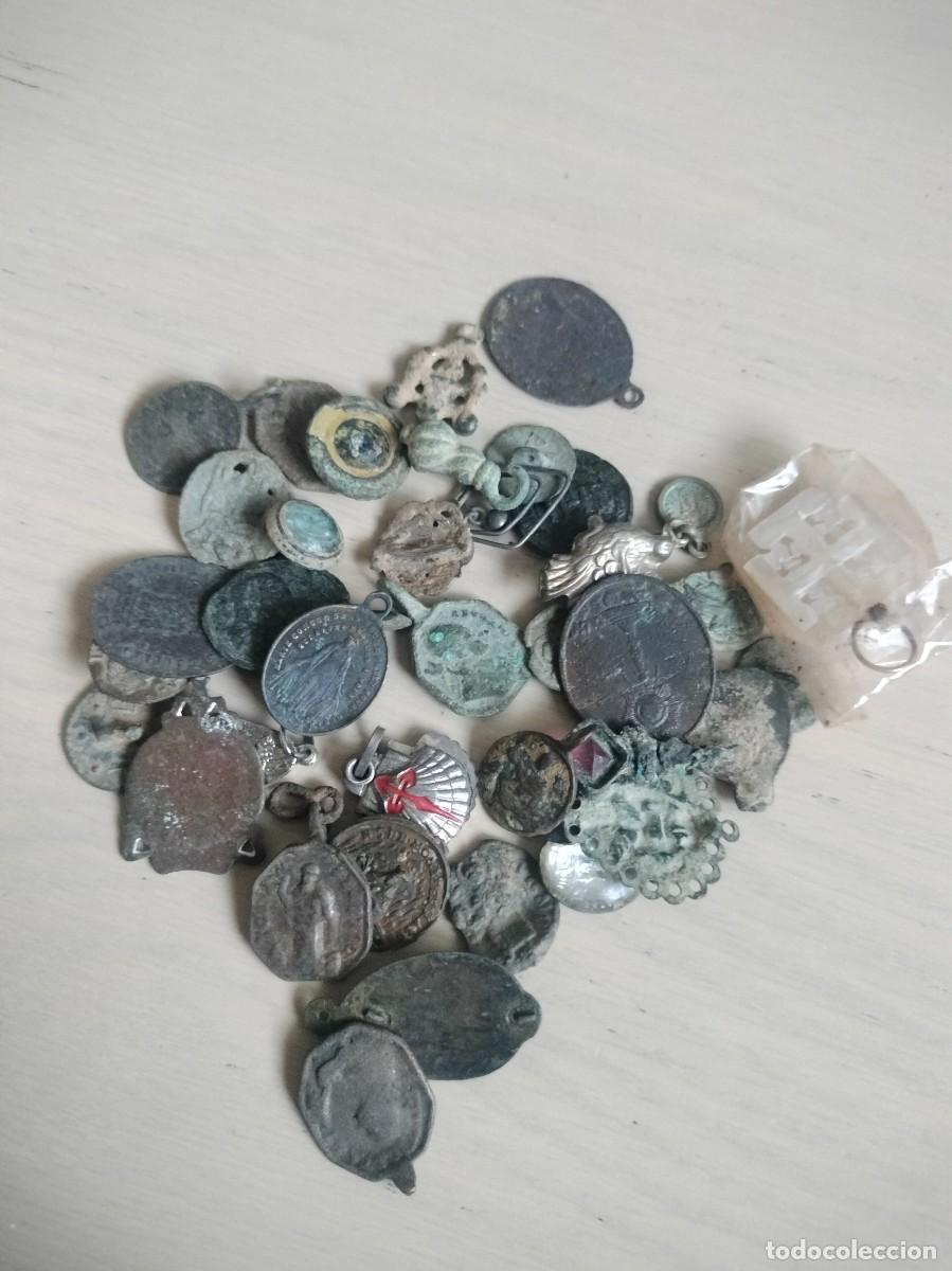 Antig&uuml;edades: Gran Lote Variado de Medallitas Religiosas Antiguas - Para Clasificar, Restaurar o Limpiar