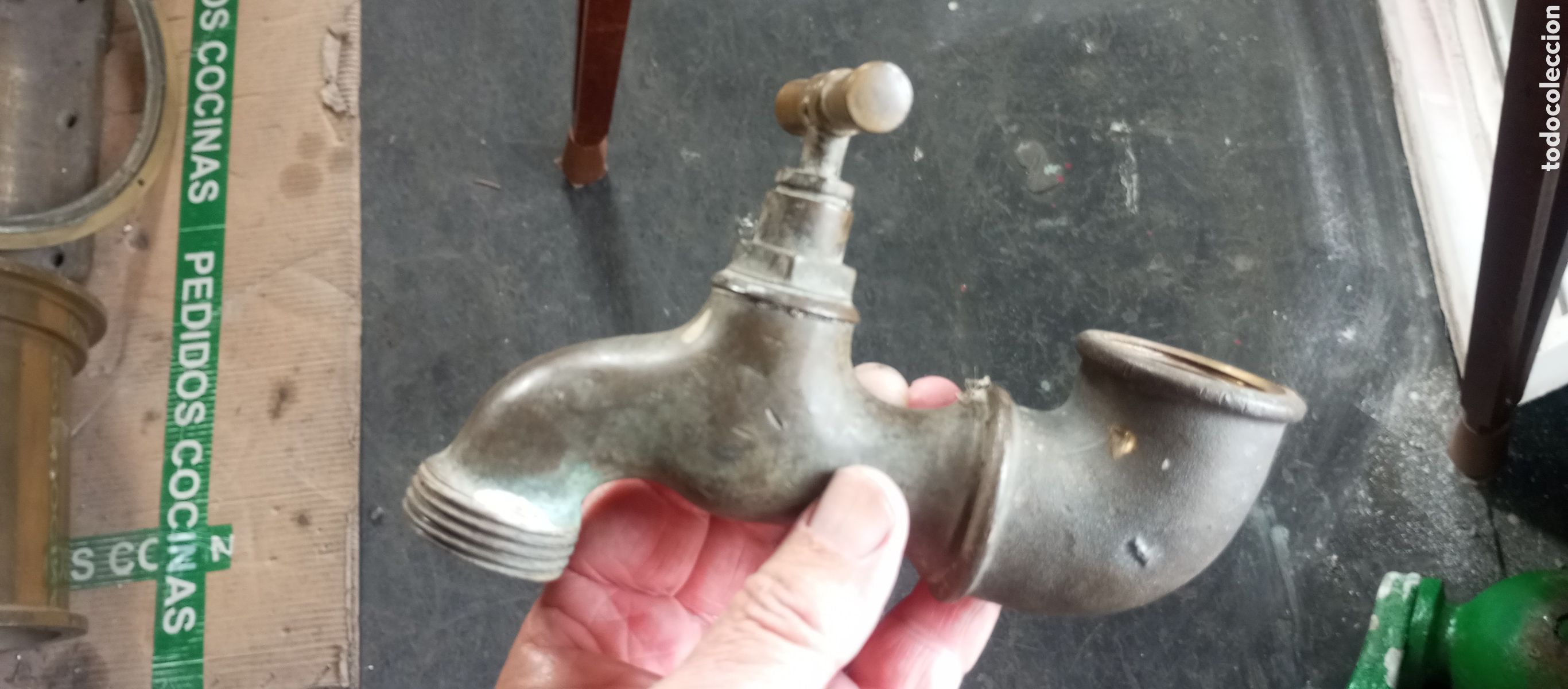 Antig&uuml;edades: Grifo antiguo de laton