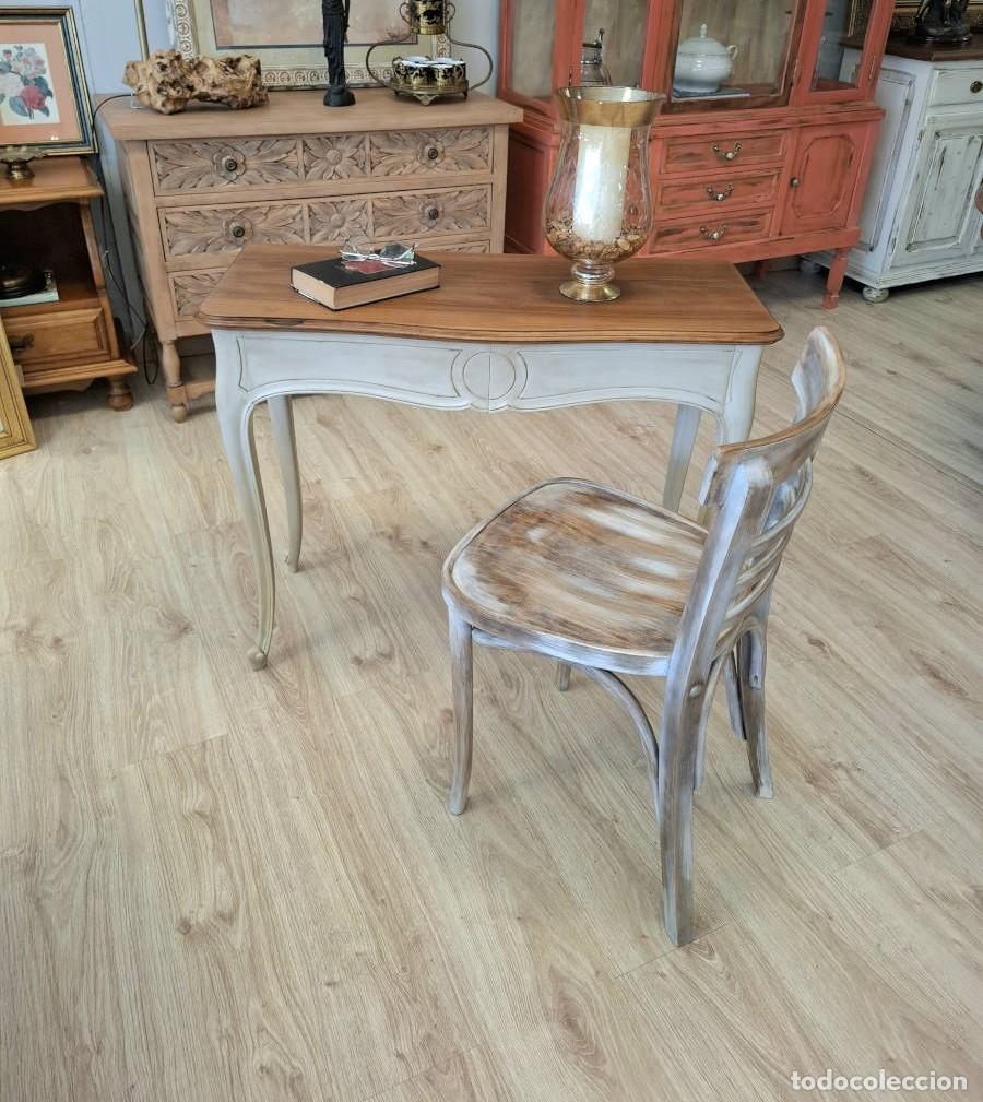 Antig&uuml;edades: Consola estilo franc&eacute;s en nogal y blanco envejecido